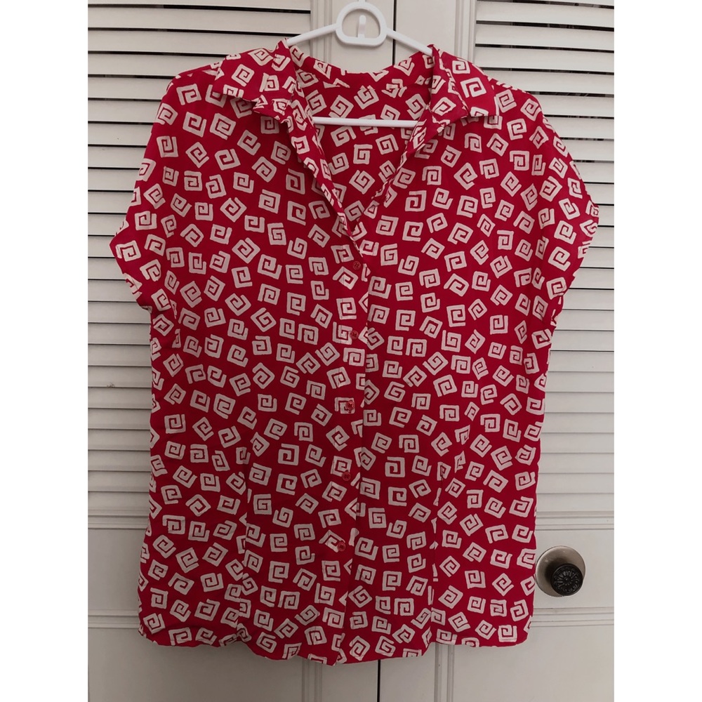 Vintage red swirl pattern short sleeves shirt